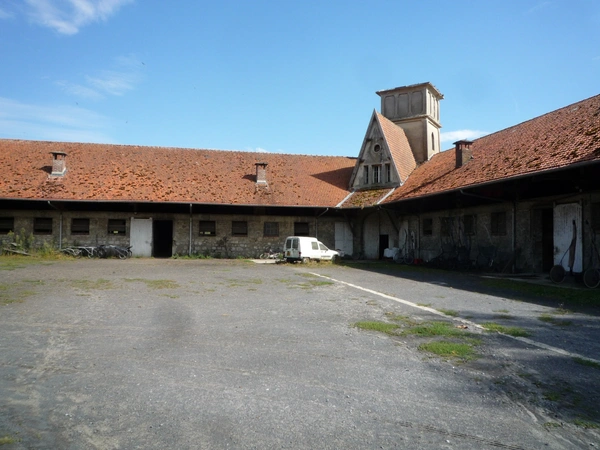 Dpt Aisne (02), à vendre COUCY LE CHATEAU AUFFRIQUE  superbe corps de ferme sur 17 hectares 