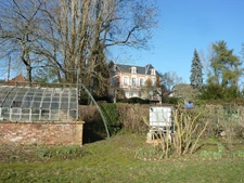 Aisne department (02), Château-Thierry town center, 1850 residence with 600 m² of living space and a walled park of 1 hectare 