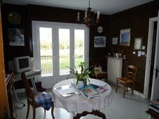  MONTDAUPHIN (77) à vendre ensemble immobilier composé de deux maisons, de 2 bâtiments industriels sur un terrain de  de 2 hectares 