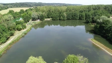 Chassemy (02) à vendre superbe propriété de 320 m2 sur un terrain  clos de 5 ha avec étang de 2 ha