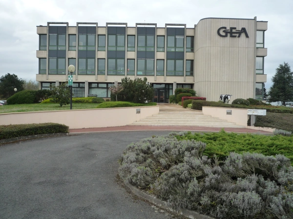Château-Thierry, à louer un plateau de bureaux de 900 m2 en parfait état sur un terrain de 6500 m2
