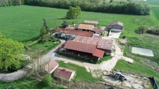 ESSOMES SUR MARNE (02) à vendre joli corps de ferme avec maison et nombreux bâtiments sur un terrain de 10 hectares     