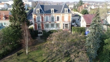 Aisne department (02), Château-Thierry town center, 1850 residence with 600 m² of living space and a walled park of 1 hectare 