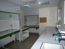 Dpt Aisne (02), Château-THierry, à vendre  immeuble de bureaux haut de gamme, construit en 2002 de 2412 m2, libre.