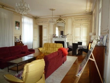 Aisne department (02), Château-Thierry town center, 1850 residence with 600 m² of living space and a walled park of 1 hectare 