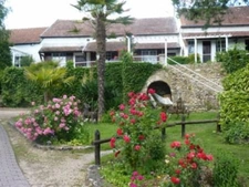Dpt Seine et Marne (77) à vendre  grand domaine de plus de 4500 m2 couverts sur un parc de 4,5 hectares  