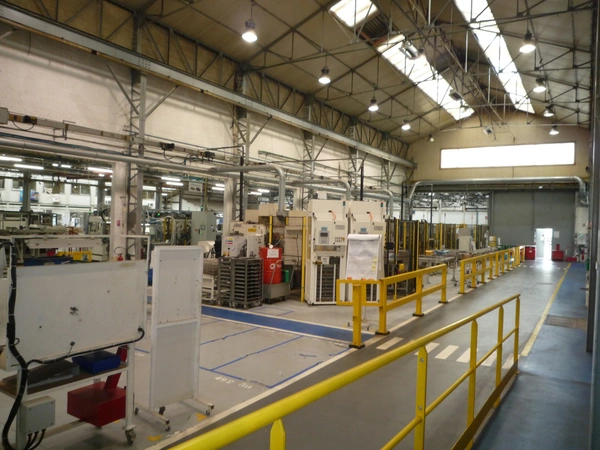  ESSOMES SUR MARNE (02) à vendre locaux industriels de 15000 m2 divibles sur 5.5 hectares dont 1 hectare de parkings 350 