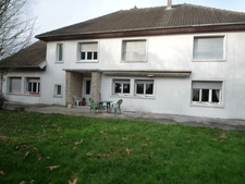  MONTDAUPHIN (77) à vendre ensemble immobilier composé de deux maisons, de 2 bâtiments industriels sur un terrain de  de 2 hectares 