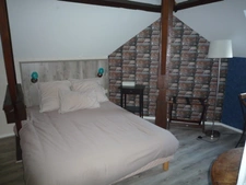  CONDE EN BRIE (02) à vendre murs d'un restaurant avec matériel, 7 chambres meublées et un appartement.