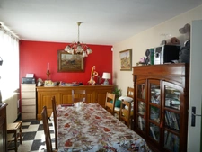 ESSOMES SUR MARNE (02) à vendre joli corps de ferme avec maison et nombreux bâtiments sur un terrain de 10 hectares     