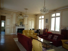 Aisne department (02), Château-Thierry town center, 1850 residence with 600 m² of living space and a walled park of 1 hectare 