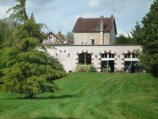 château-Thierry proche à vendre château fin XIX siècle avec salle de réception et dépendances sur un parc de plus de 20000 m2