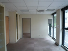 Dpt Aisne (02), Château-THierry, à vendre  immeuble de bureaux haut de gamme, construit en 2002 de 2412 m2, libre.
