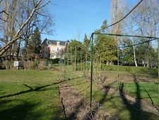 Aisne department (02), Château-Thierry town center, 1850 residence with 600 m² of living space and a walled park of 1 hectare 