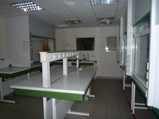 Dpt Aisne (02), Château-THierry, à vendre  immeuble de bureaux haut de gamme, construit en 2002 de 2412 m2, libre.
