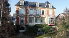 Aisne department (02), Château-Thierry town center, 1850 residence with 600 m² of living space and a walled park of 1 hectare 