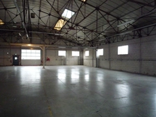  CHATEAU THIERRY (02) à vendre ou à louer un bâtiment industriel de  2000 m2 sur un terrain de 4000 m2 