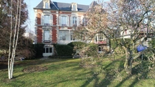 Aisne department (02), Château-Thierry town center, 1850 residence with 600 m² of living space and a walled park of 1 hectare 