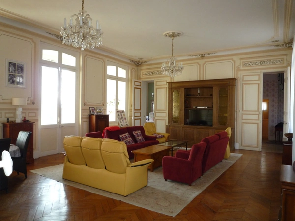 Dpt Aisne (02), CHATEAU THIERRY centre, demeure 1850 de 600 m² habitables et parc clos de murs 5000 m2