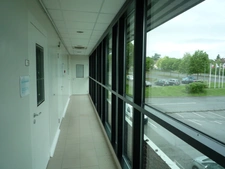 Dpt Aisne (02), Château-THierry, à vendre  immeuble de bureaux haut de gamme, construit en 2002 de 2412 m2, libre.
