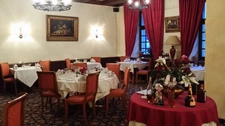 Dpt Marne (51), à vendre SEZANNE ancien hôtel restaurant de 25 chambres, 2 salles de restaurant et des appartements.   