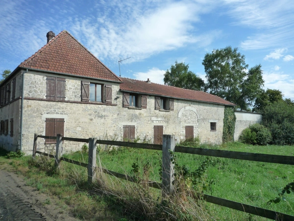 Dpt Aisne (02), à vendre COUCY LE CHATEAU AUFFRIQUE  superbe corps de ferme sur 17 hectares 