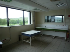 Dpt Aisne (02), Château-THierry, à vendre  immeuble de bureaux haut de gamme, construit en 2002 de 2412 m2, libre.
