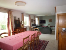  MONTDAUPHIN (77) à vendre ensemble immobilier composé de deux maisons, de 2 bâtiments industriels sur un terrain de  de 2 hectares 
