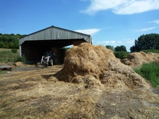 Dpt Aisne (02), à vendre COUCY LE CHATEAU AUFFRIQUE  superbe corps de ferme sur 17 hectares 
