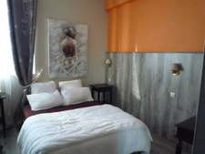  CONDE EN BRIE (02) à vendre murs d'un restaurant avec matériel, 7 chambres meublées et un appartement.