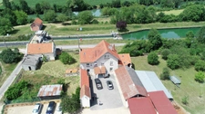 Chassemy (02) à vendre superbe propriété de 320 m2 sur un terrain  clos de 5 ha avec étang de 2 ha