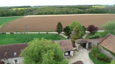  LE THOULT TROSNAY (51) Grand corps de ferme idéal évenementiel activité gîtes en place 