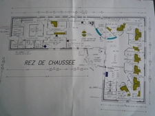  CHATEAU THIERRY (02)  à louer grands locaux de 619 m2 proche gare avec 16 places de parking
