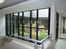 Dpt Aisne (02), Château-THierry, à vendre  immeuble de bureaux haut de gamme, construit en 2002 de 2412 m2, libre.