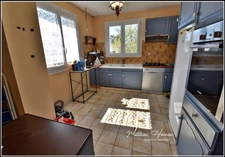 Maison familiale 4 chambres avec vie de plain-pied, sous-sol total et jardin de 1 380 m²