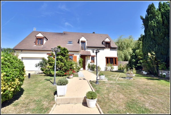 Majestueuse maison 6 chambres, 3 salles de bains/douche, 3 WC, bureau, garage, DPE C !