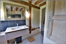 Maison de caractère chargée d'histoire, garage, DPE C !