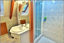 Maison familiale de 142 m² avec 4 chambres et sous-sol total, DPE D