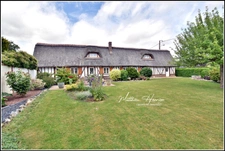 Maison de caractère chargée d'histoire, garage, DPE C !