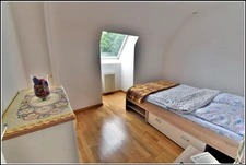 Propriété de standing de 200 m² habitables, avec dépendances, sous-sol, et vastes garages