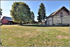 LES BAUX-SAINTE-CROIX – ANCIEN CORPS DE FERME, DEUX MAISONS ET 300 M² DE DÉPENDANCES SUR PLUS D’UN HECTARE