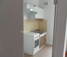 Versailles Chantiers - proche gare. Loue grand studio avec balcon et cave 