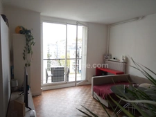 Versailles Chantiers - proche gare. Loue grand studio avec balcon et cave 