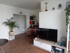 Versailles Chantiers - proche gare. Loue grand studio avec balcon et cave 