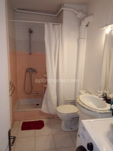 Versailles Chantiers - proche gare. Loue grand studio avec balcon et cave 