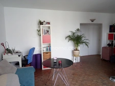 Versailles Chantiers - proche gare. Loue grand studio avec balcon et cave 