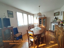 RUFFEC. Maison de 65 m² sur sous -sol, véranda, terrain 1954 m² clos.