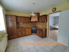 Charente, à Touvre, maison 4 chambres, véranda, terrasse, terrain clos 2067 m²