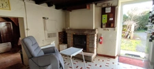 MONTBRON en Charente. Maison à rénover 3 pièces, 2 granges, dépendances. Terrain 4106 m²