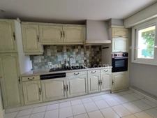 ANGOULEME, secteur calme, maison 112 m², terrasse, garage, cour et terrain clos.